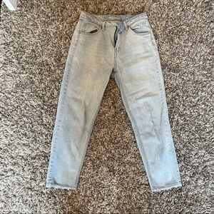Light wash mom jeans